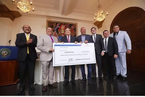 Alex Lee, alcalde de Colón, gana más que el presidente Laurentino Cortizo