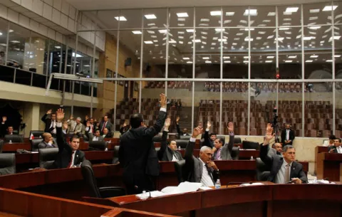 Menos de la mitad de los diputados asistieron al inicio de  sesiones extraordinarias