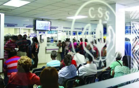 Descubren médicos haciendo labores administrativas en la Caja de Seguro Social