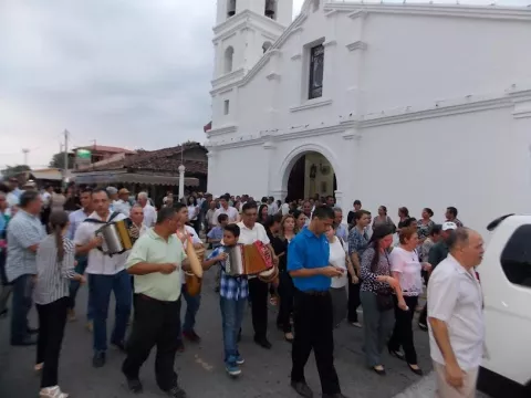Despiden a folclorista santeña al son del acordeón y el tamborito
