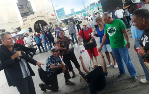Jubilados amenazan con protestar cuando venga el papa Francisco a Panamá