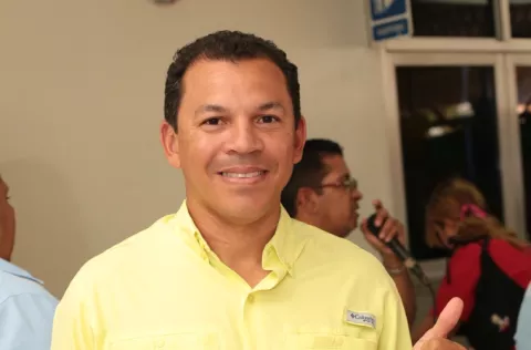 Luis Casis es el candidato a vicepresidente por el partido Cambio Democrático