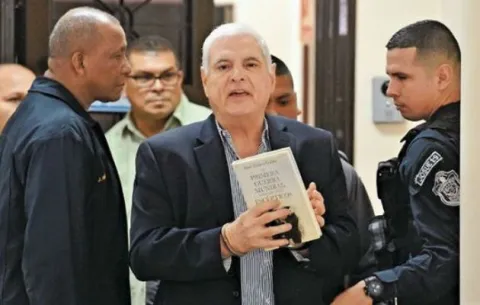 Presentan solicitud para revisión de detención preventiva de Ricardo Martinelli