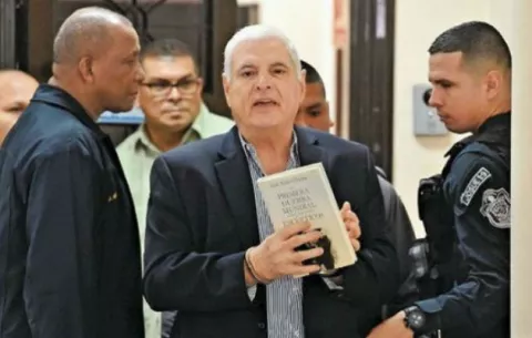 Abogados del expresidente Ricardo Martinelli esperan fallo sobre declinación de la Corte Suprema
