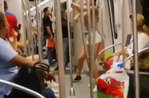 Chicas 'encienden' con su baile el Metro de Panamá y provocan reacciones en redes