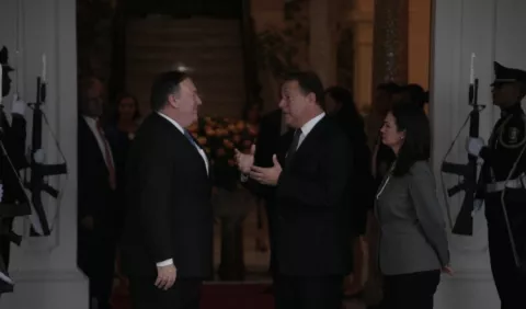 Mike Pompeo lanza advertencia a Panamá por relación con China
