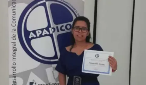 Periodista de Panamá América recibe premio