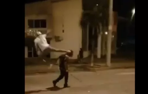 Juez deja en libertad a joven que pateó en la cabeza a un adulto mayor en Curundú