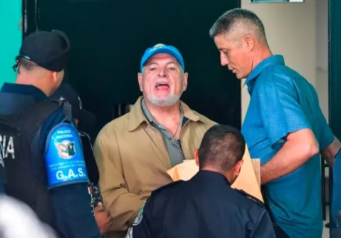 Pruebas contra Ricardo Martinelli en caso pinchazos fueron sacadas de un tinaco, Roniel Ortíz