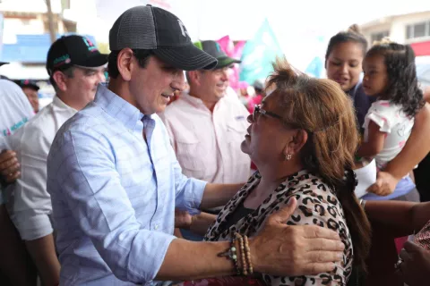 Rómulo Roux agradece el voto de la comunidad de nacionalizados