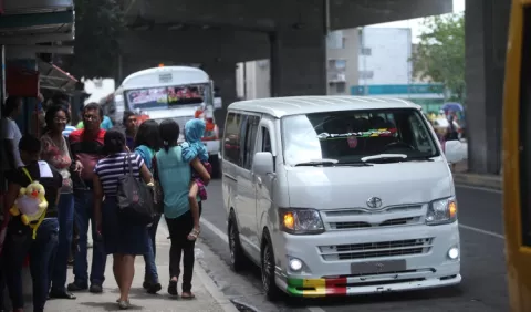 Autoridades retoman acciones contra transportistas ilegales en la capital
