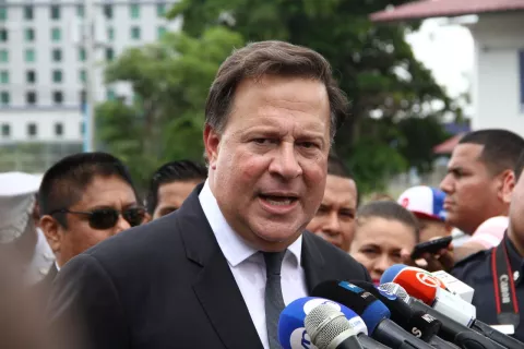 Gobierno gasta $27 millones en impresoras, tinta, papel y demás enseres de oficina