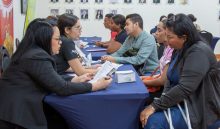 La generación de empleos comienza a dar señales de recuperación, luego de que en años anteriores no marchara acorde al crecimiento. Cortesía