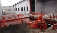 Construcción de la policlínica, la cual se encuentra paralizada.  Archivo