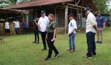 La gira incluyó una visita al Centro de Salud y el plantel educativo de la comunidad.  Cortesía