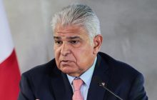 Elpresidente José Raúl Mulino informó que están ejecutando un programa de obras por 85 millones de dólares en las comarcas, que incluye la entrega de dos escuelas y un centro de salud, y el compromiso de culminar proyectos inconclusos. Foto. Cortesía