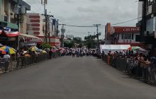 Para colmo las principales autoridades aparecieron en el palco principal pasadas las 9:00 de la mañana. Foto. Melquíades Vásquez