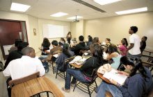 En educación hay muchas cosas que resolver, dijo la viceministra académica Agnes De León.  Archivo