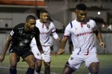 Vista del encuentro disputado en la noche del sábado entre placinos e independientes. Foto: Cortesía LPF