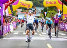 Jason Huertas cruza la línea meta en la tercera etapa. Foto: Fepaci