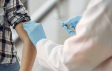 La vacunación, tanto en varones como mujeres, es clave para batallar contra el VPH. Foto: Pexels