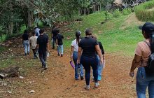 En Finca “La Vieja Molienda”, indica Espinosa, los visitantes tienen opciones de senderismo, hidroponía, el proceso postcosecha del café y agricultura circular. 