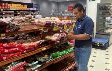Personal de Acodeco realiza monitoreo en supermercados. Foto: Cortesía