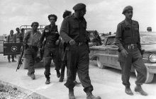 Fidel Castro durante la defensa de Bahía Cochinos, tras la invasión militar de 1300 exiliados anticastristas procedentes de Estados Unidos. EFE/PRENSA LATINA