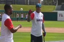 Rubén Rivera, manager de las Águilas, durante los entrenamientos del equipo con miras a la Serie de  la América. Foto: Captura