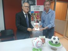 Álvaro Sarmiento (izq.) y Gary Stmpel, en la peresentación del libro. Foto: Jaime A. Chávez R.