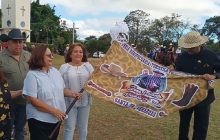 El diplomático participó en la cabalgata oficial, realizando un recorrido por las principales calles del distrito santafereño, acompañado por más de 100 jinetes.