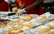 Las sustancias utilizadas en el procesamiento industrial de los alimentos pueden interferir en los procesos metabólicos. Foto: EFE