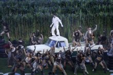 Bad Bunny en el show de medio tiempo del Super Bowl LX  entre New England Patriots  y Seattle Seahawks.. Foto: EFE