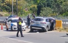 Según los primeros informes, en el vehículo accidentado viajaban tres hombres y una mujer. Foto. Eric Montenegro