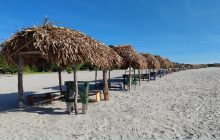 Además, se faculta a funcionarios de cumplimiento, jueces comunitarios e inspectores municipales para retirar, remover o desmantelar cualquier estructura que restrinja el ingreso a las playas. Foto. Eric Montenegro