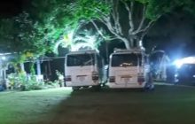 Los buses trasladaron a un grupo religioso a un retiro espiritual. 