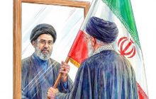Imagen difundida en la cuenta en X @Khamenei_m del fallecido ayatolá, Ali Jameneí, donde se ve a Jameneí (d) entregando una bandera de Irán a su hijo Mojtaba Jameneí. EFE/ @Khamenei_m