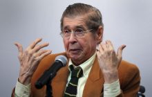 Alfredo Bryce Echenique . Foto: EFE / Paolo Aguilar