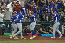 Jugadores de Venezuela celebran el triunfo en la final del Clásico Mundial de Béisbol ante Estados Unidos. Foto:EFE