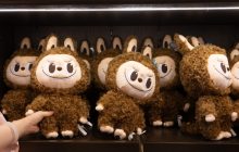 Labubus en Popland, un parque temático inaugurado por la juguetería china Pop Mart, en Pekín, China. Foto: EFE / EPA / Jessica Lee