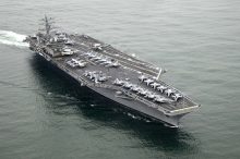 Foto del USS Nimitz, una auténtica base aérea móvil. Foto: Wikipedia
