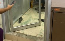 Se ocasionaron daños materiales en puertas y ventanillas. Foto: Cortesía