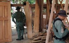 Durante las inspecciones, se identificaron incumplimientos relacionados con la acumulación de desechos en proximidad a fuentes hídricas. Foto. Cortesía