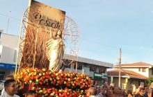 Aurelia Espino, fiel católica, dijo que la carrera de Los Santos no solo reafirma las creencias de los fieles, sino que también se convierte en un espacio de unión comunitaria. Foto. Melquíades Vásquez