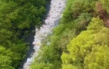 El río Matías Hernández arrastra una gran cantidad de basura. 