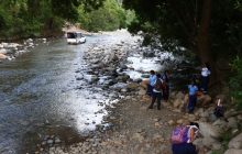 El camino a la escuela se ha vuelto un peligro mortal para miles de estudiantes indígenas de la comarca Ngäbe-Buglé. Foto: EFE
