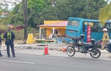El conductor perdió el control y acabó en el carril contrario. Foto: Eric Montenegro