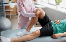 El ácido hialurónico se utiliza en el tratamiento de la artrosis de rodilla. Foto: Freepik