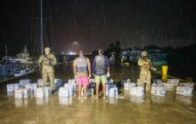 Estos ciudadanos fueron capturados durante una acción de la Fiscalía de Drogas de Colón y Guna Yala. Foto. PN