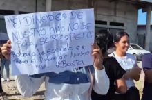 Actualmente, no todos los estudiantes están asegurados, lo cual es preocupante, dijo la madre de familia. 